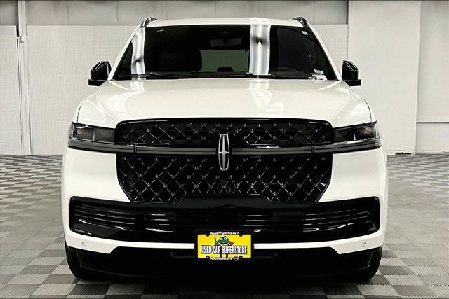 Used 2025 Lincoln Navigator Reserve w/ Jet Appearance Package image 4