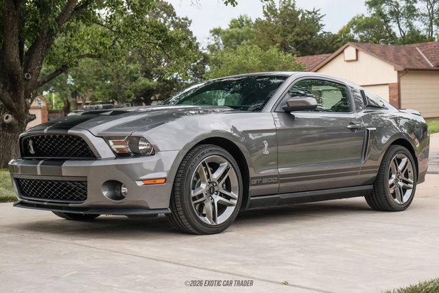 Used 2010 Ford Mustang Shelby GT500 RWD image 14