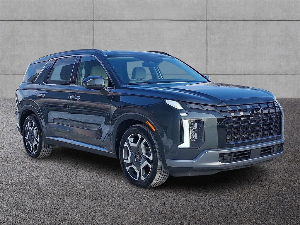 Used 2023 Hyundai Palisade Limited image 3