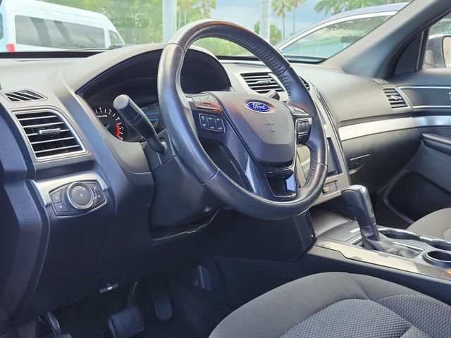 Used 2017 Ford Explorer XLT FWD image 8