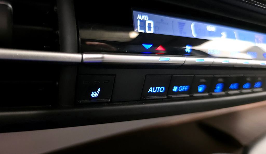 Used 2024 Toyota Sienna XLE image 45