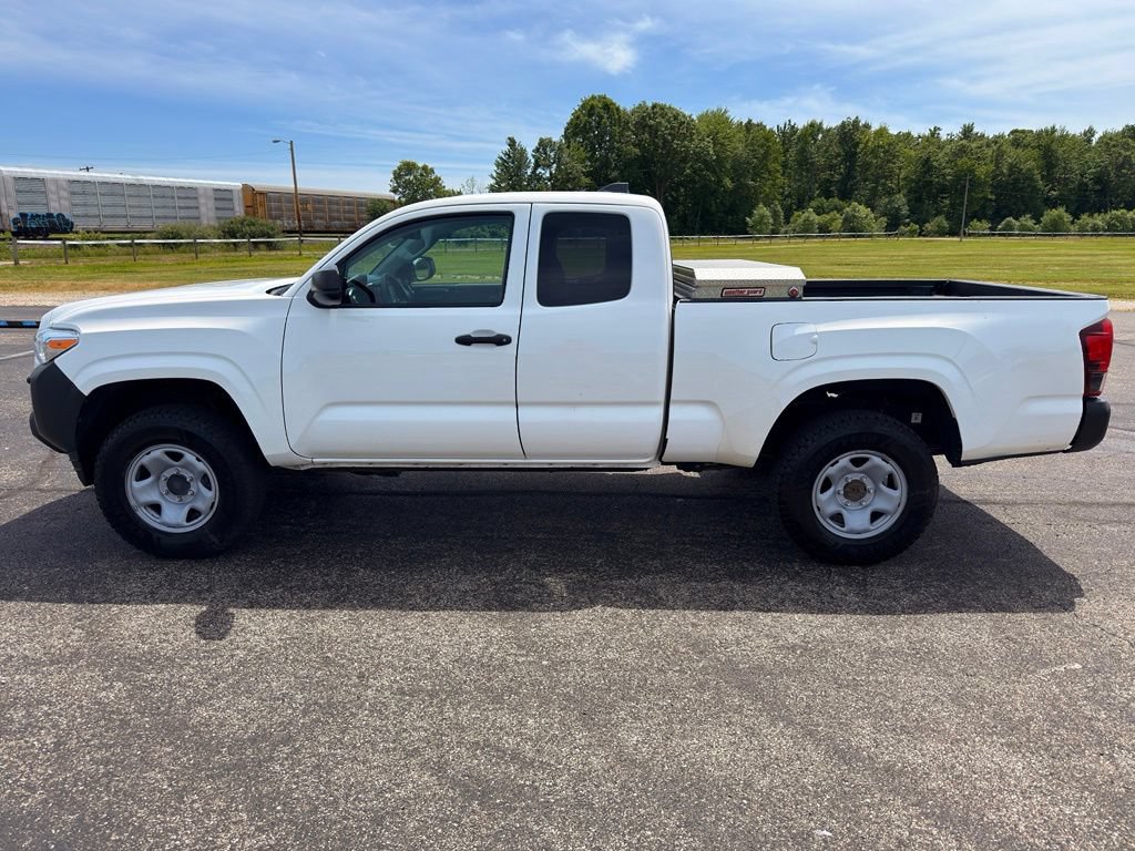 Used 2022 Toyota Tacoma SR AWD/4WD image 11