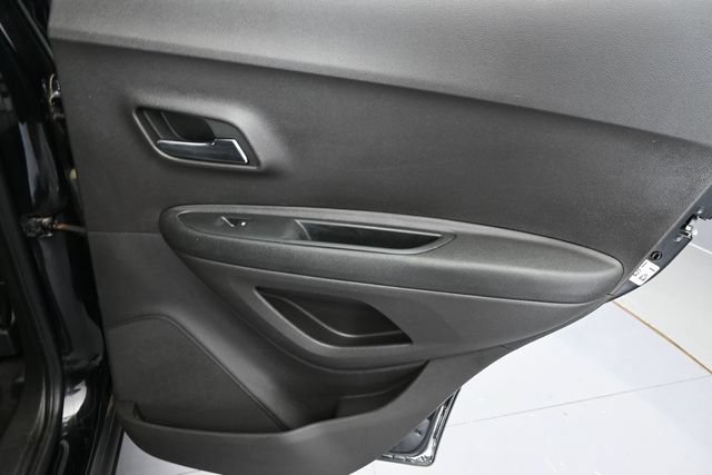 Used 2017 Chevrolet Trax LS FWD image 29