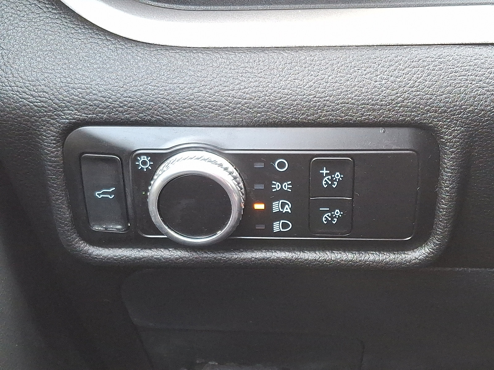 Used 2023 Ford Explorer XLT image 24