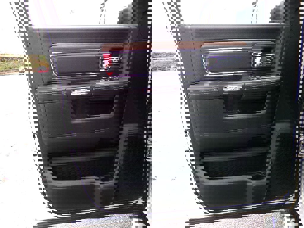 Used 2017 RAM 3500 Laramie image 11