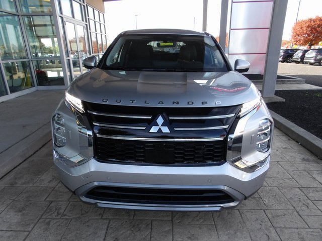New 2025 Mitsubishi Outlander SE image 2