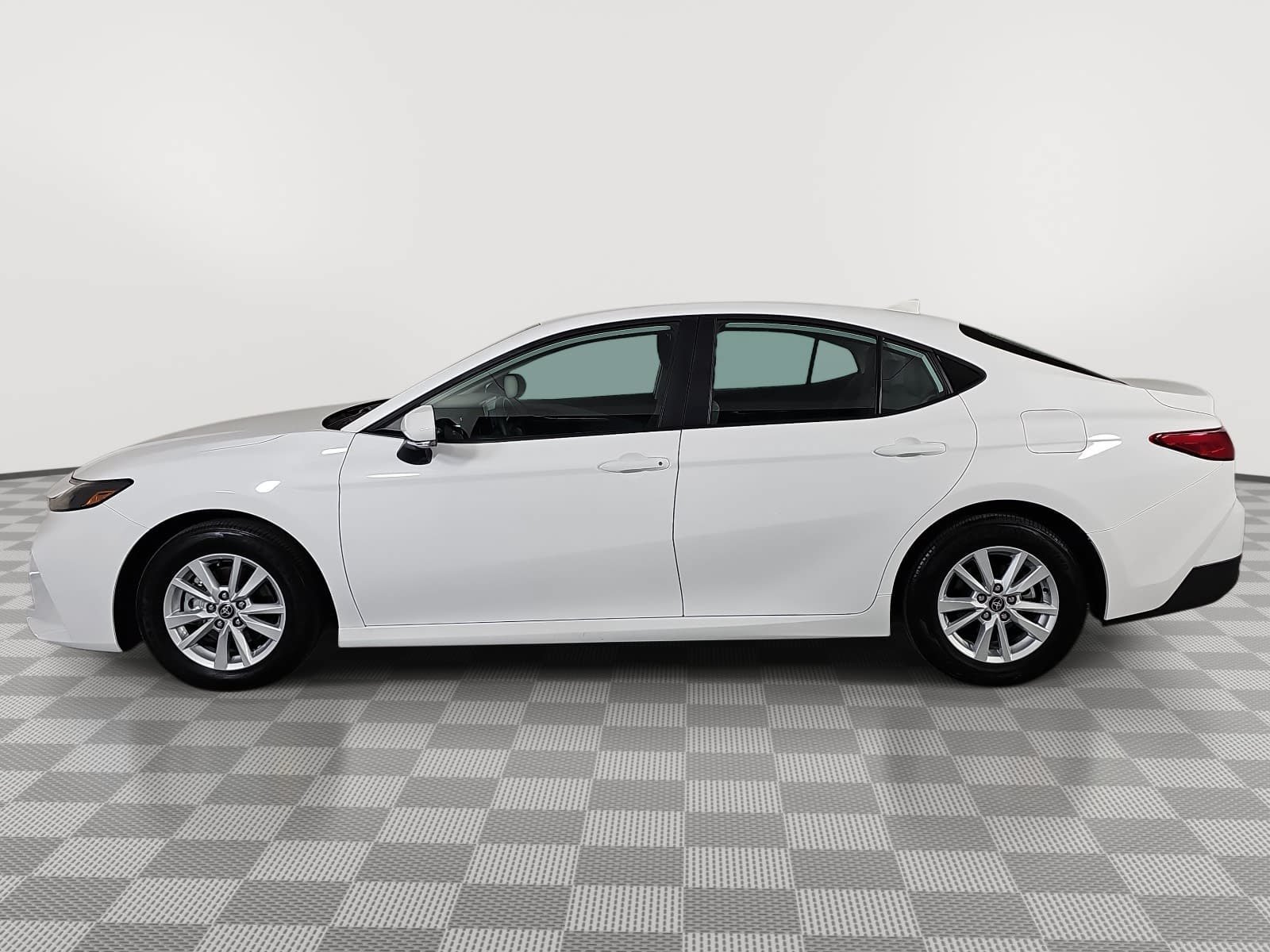 Used 2026 Toyota Camry LE FWD image 5