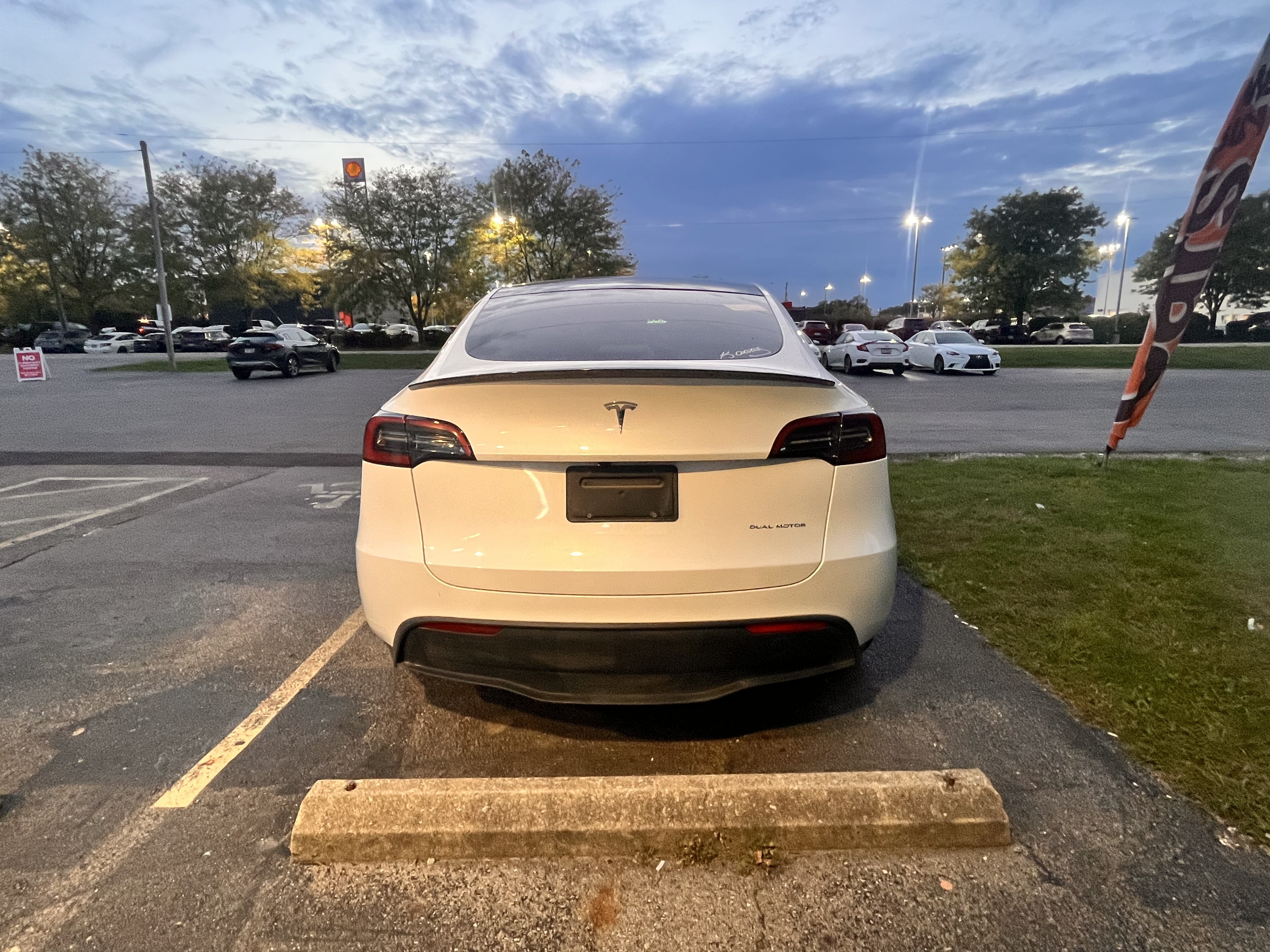 Used 2023 Tesla Model Y Long Range AWD/4WD image 3
