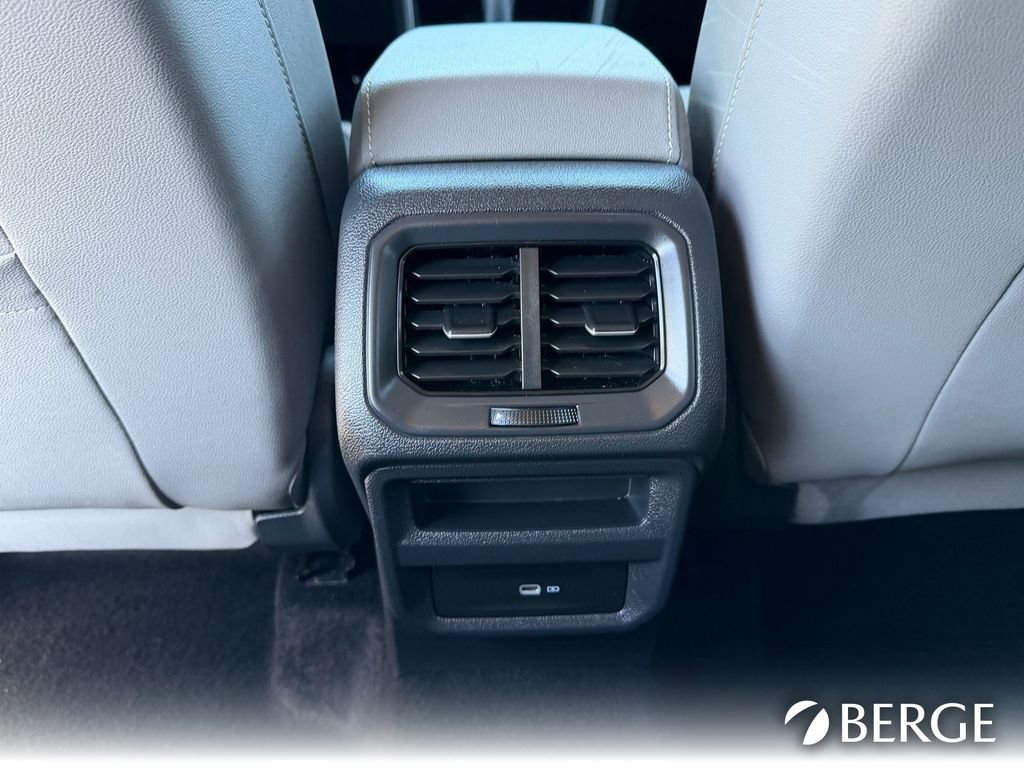 Used 2024 Volkswagen Taos SE FWD image 19