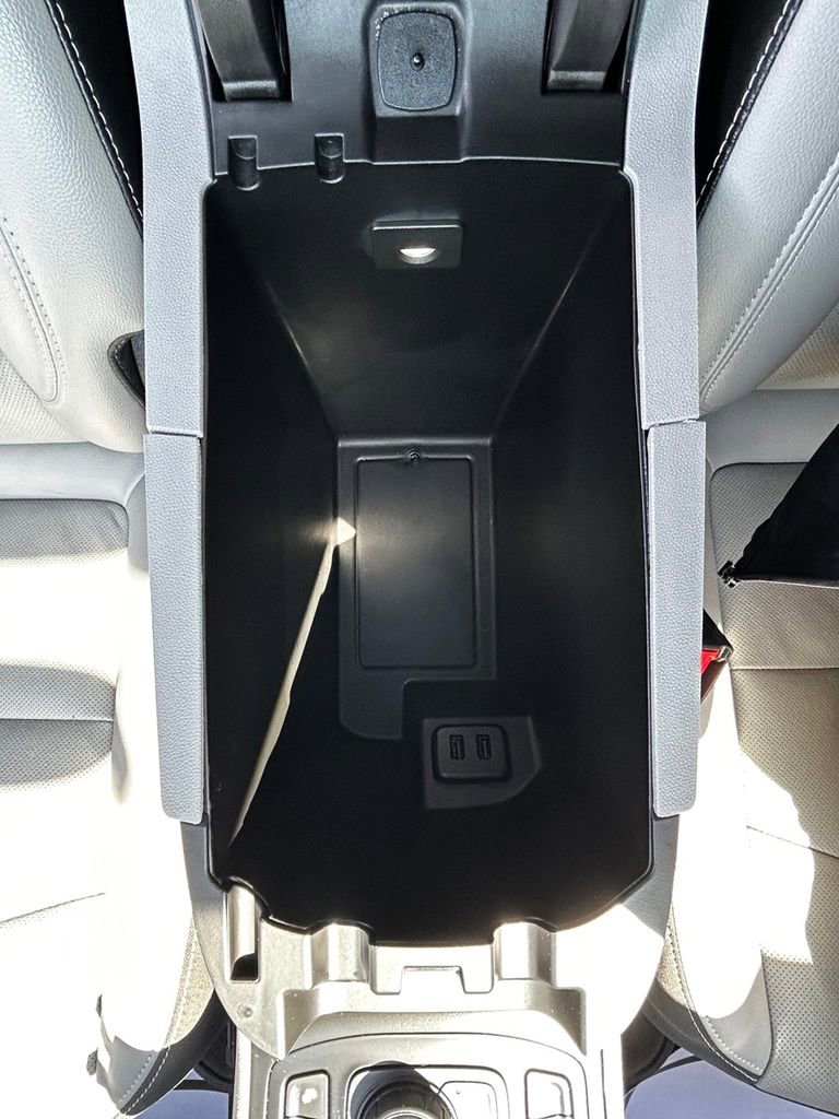 Used 2023 GMC Terrain SLT image 13