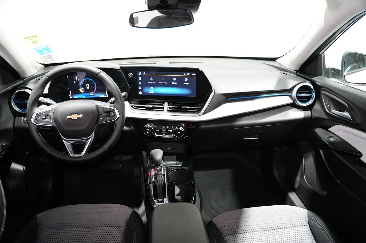 Used 2025 Chevrolet Trax LT w/ LT Convenience Package FWD image 18