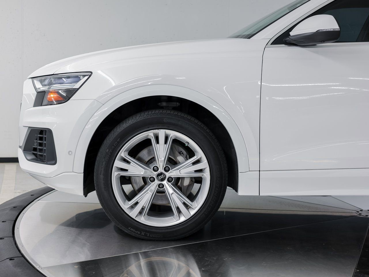 Used 2022 Audi Q8 Premium image 11