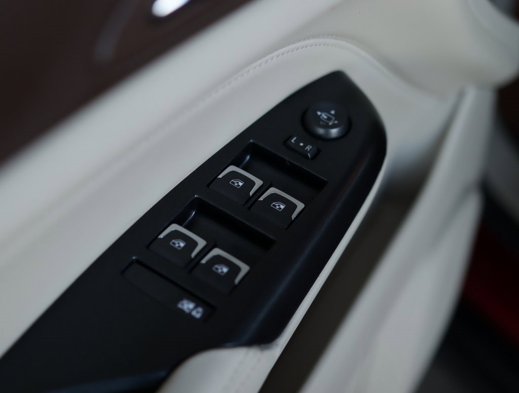 Used 2015 Cadillac SRX Luxury w/ Driver Awareness Package image 26