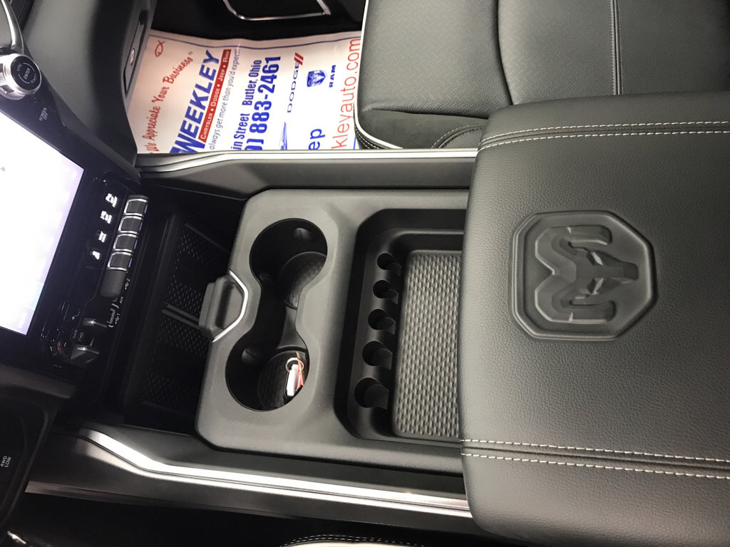 New 2026 RAM 2500 Laramie w/ Sport Appearance Package AWD/4WD image 9
