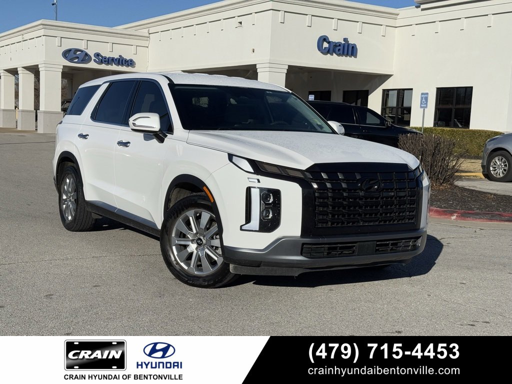 Used 2024 Hyundai Palisade SE image 1