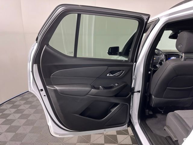 Used 2023 Chevrolet Traverse LT image 37