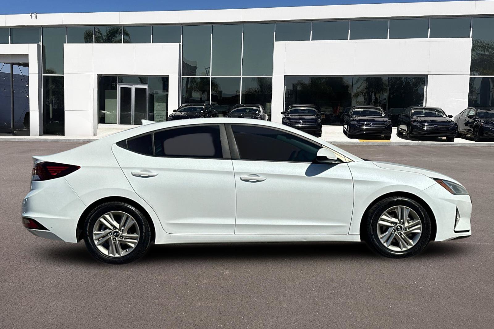 Used 2020 Hyundai Elantra SEL w/ Cargo Package (C1) FWD image 2