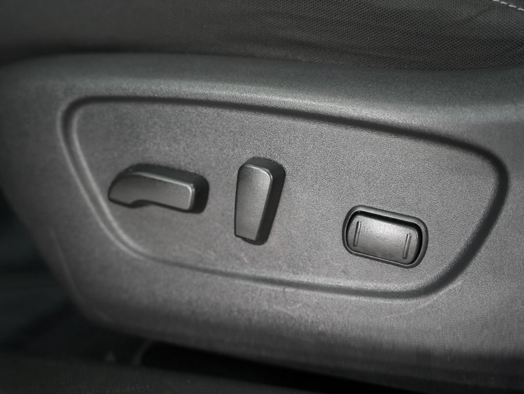 Used 2020 Nissan Rogue SV FWD image 41