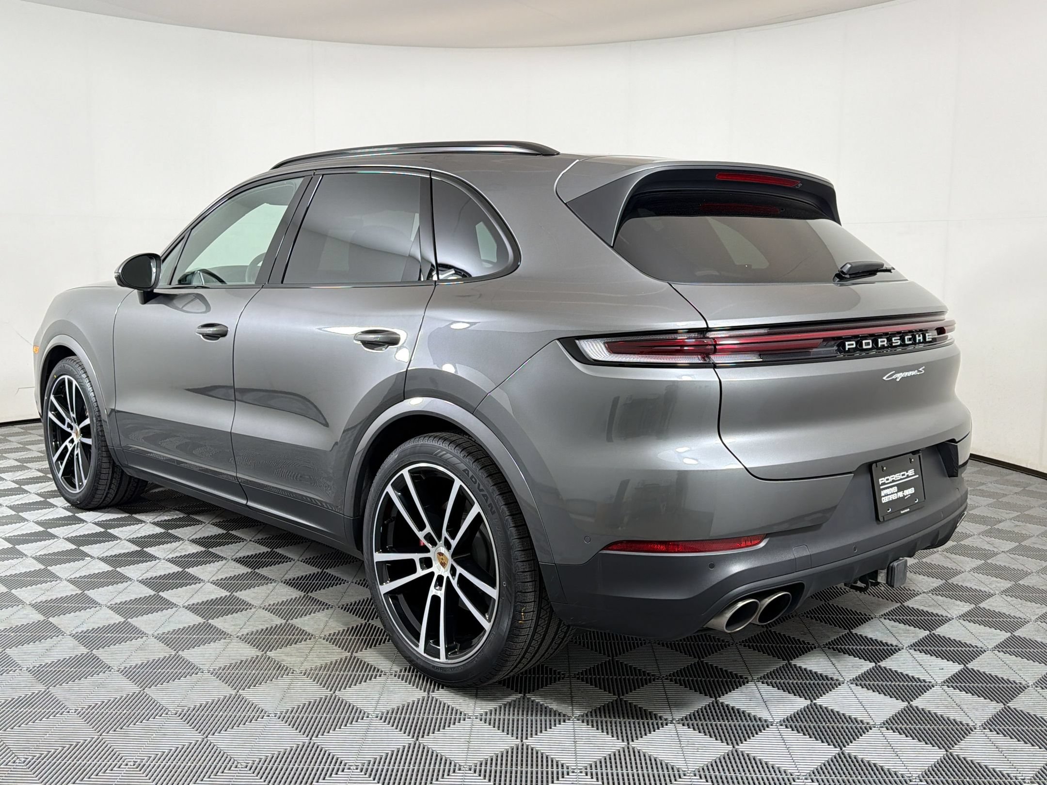 Certified 2025 Porsche Cayenne S AWD/4WD image 3
