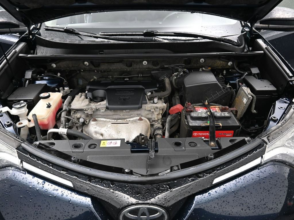 Used 2018 Toyota RAV4 LE w/ All Weather Liner Package AWD/4WD image 32
