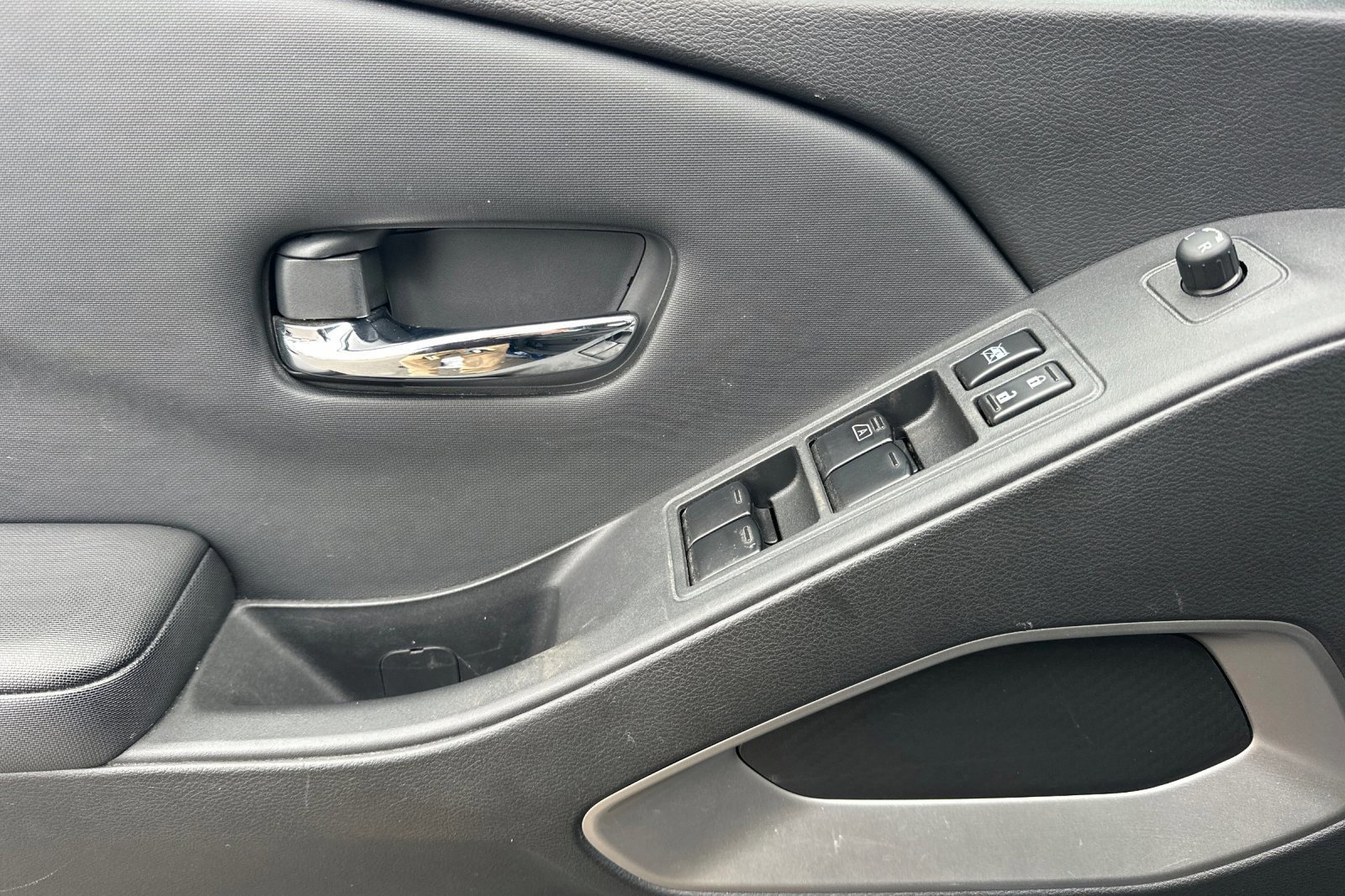 Used 2022 Nissan Frontier SV image 11