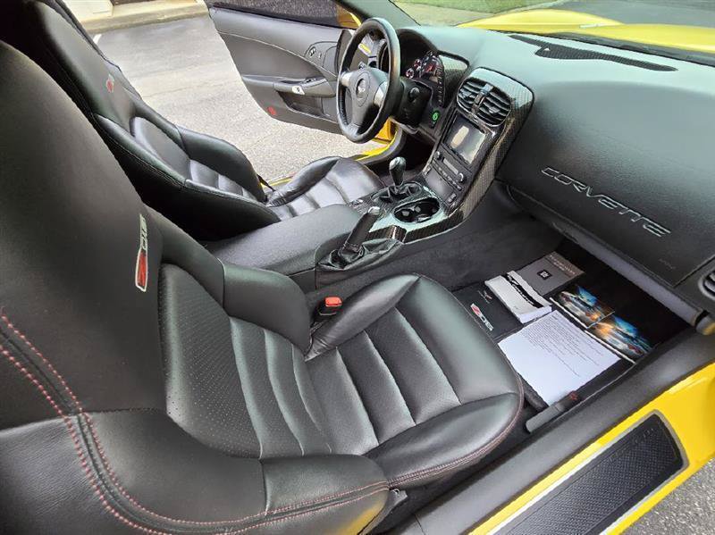 Used 2006 Chevrolet Corvette Z06 w/ Preferred Equipment Group RWD image 31