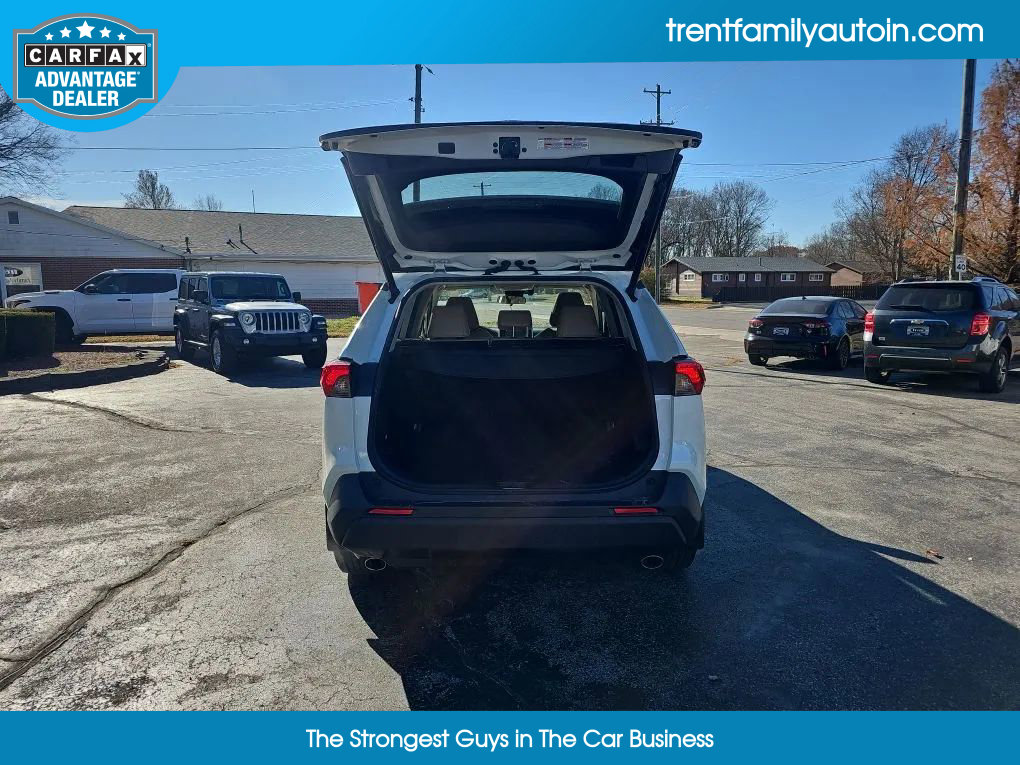 Used 2021 Toyota RAV4 XLE Premium image 15