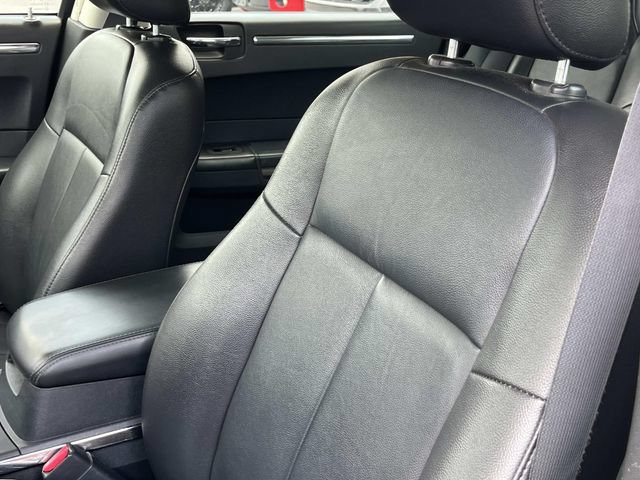 Used 2008 Chrysler 300 Touring w/ Comfort/Convenience Group RWD image 28