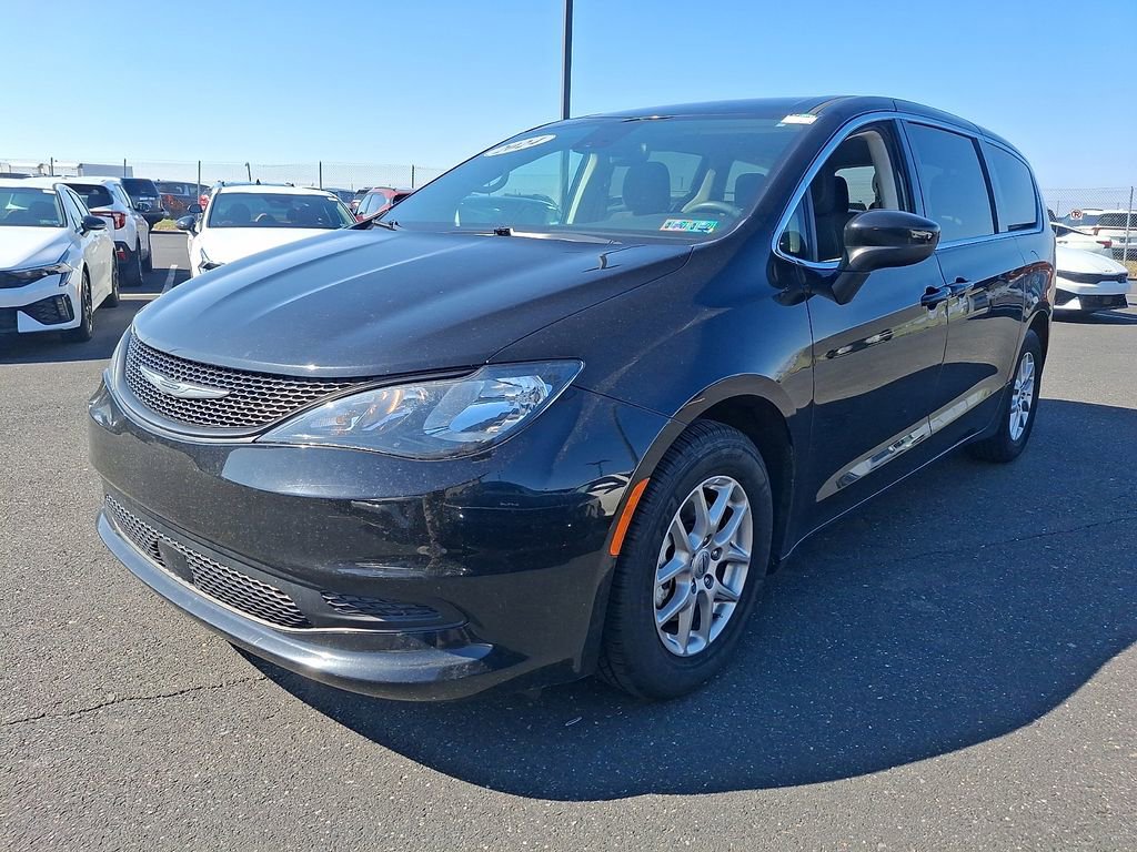 Used 2024 Chrysler Voyager LX image 3
