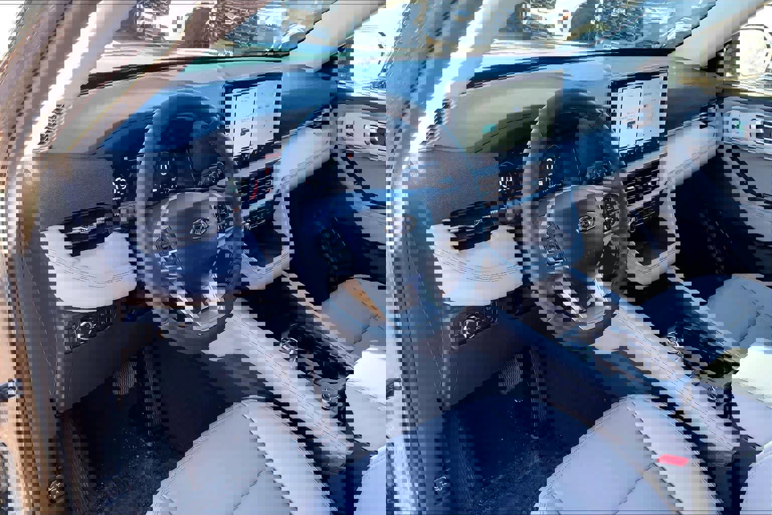 New 2026 Ford Explorer Active w/ Active Comfort Package image 8