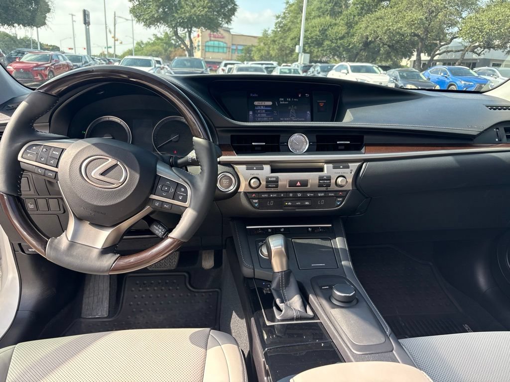 Used 2017 Lexus ES 350 w/ Premium Package FWD image 17