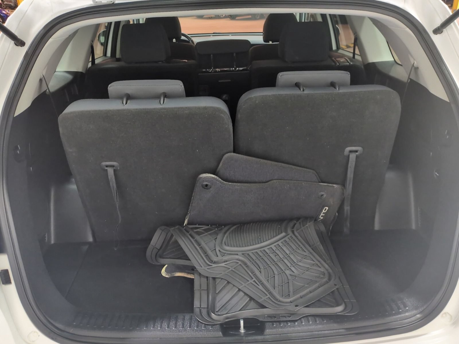 Used 2018 Kia Sorento AWD image 12
