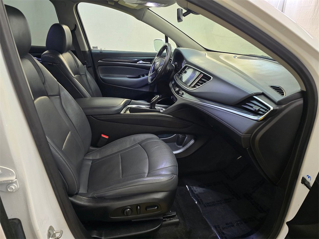Used 2020 Buick Enclave Essence image 11