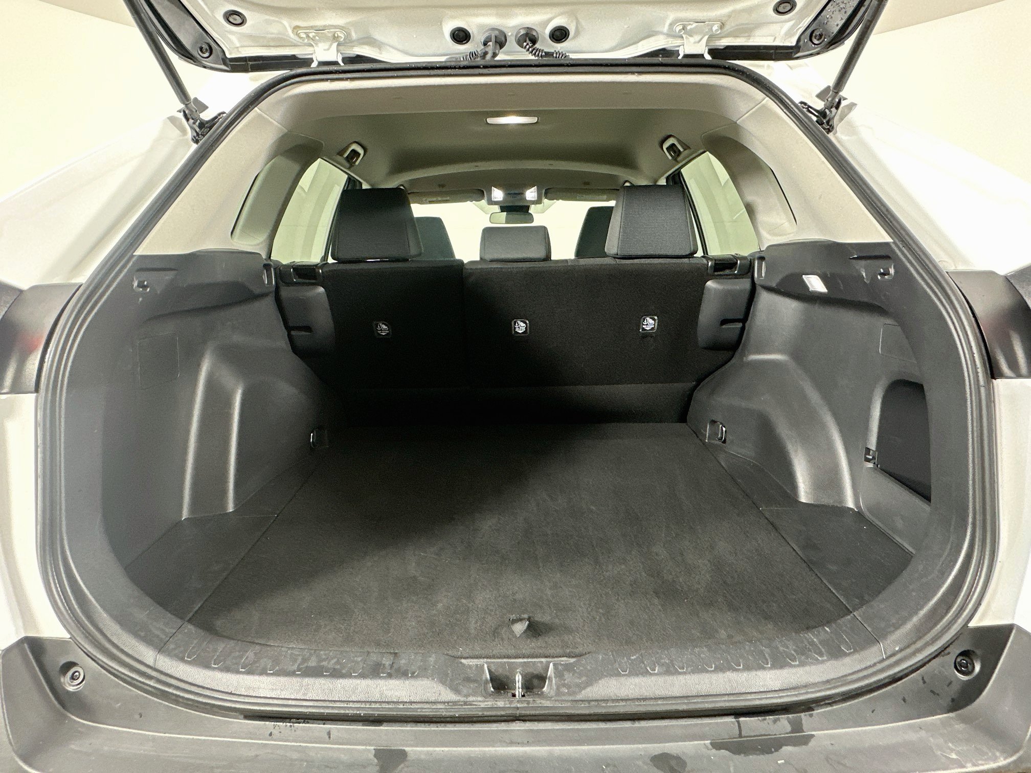 Used 2025 Toyota RAV4 LE AWD/4WD image 27