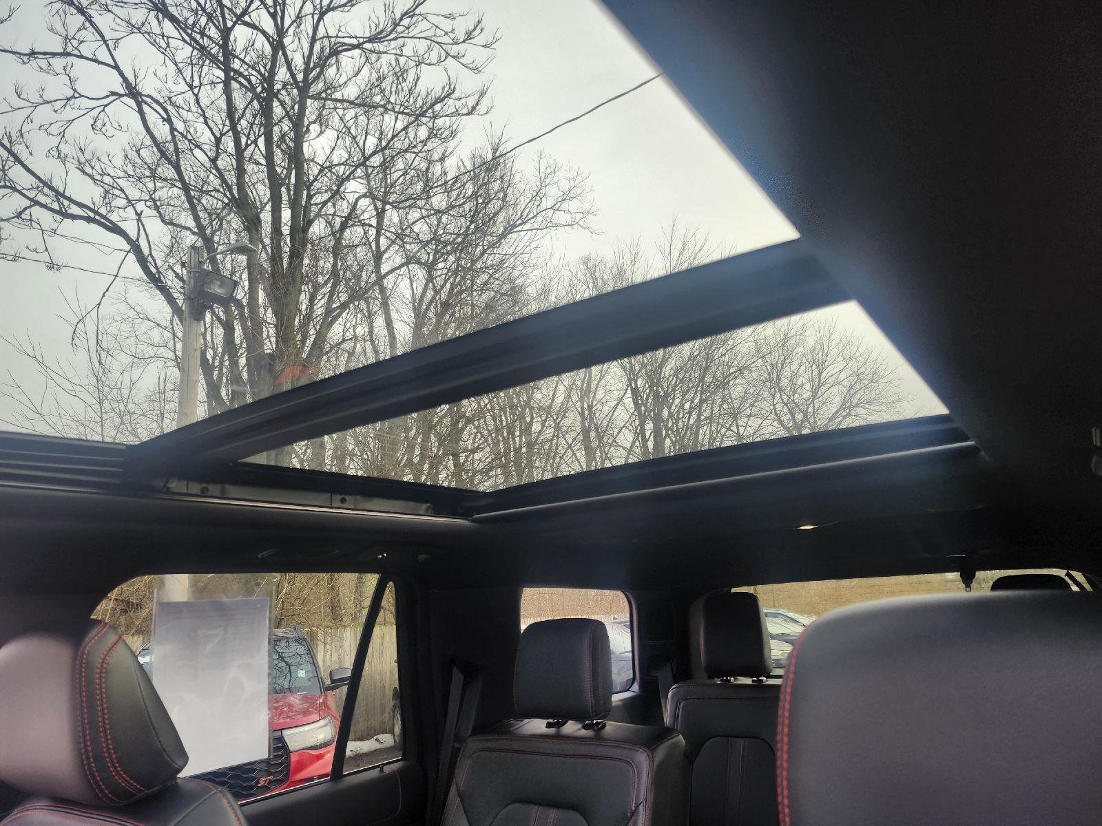 Used 2023 Ford Expedition Limited image 21