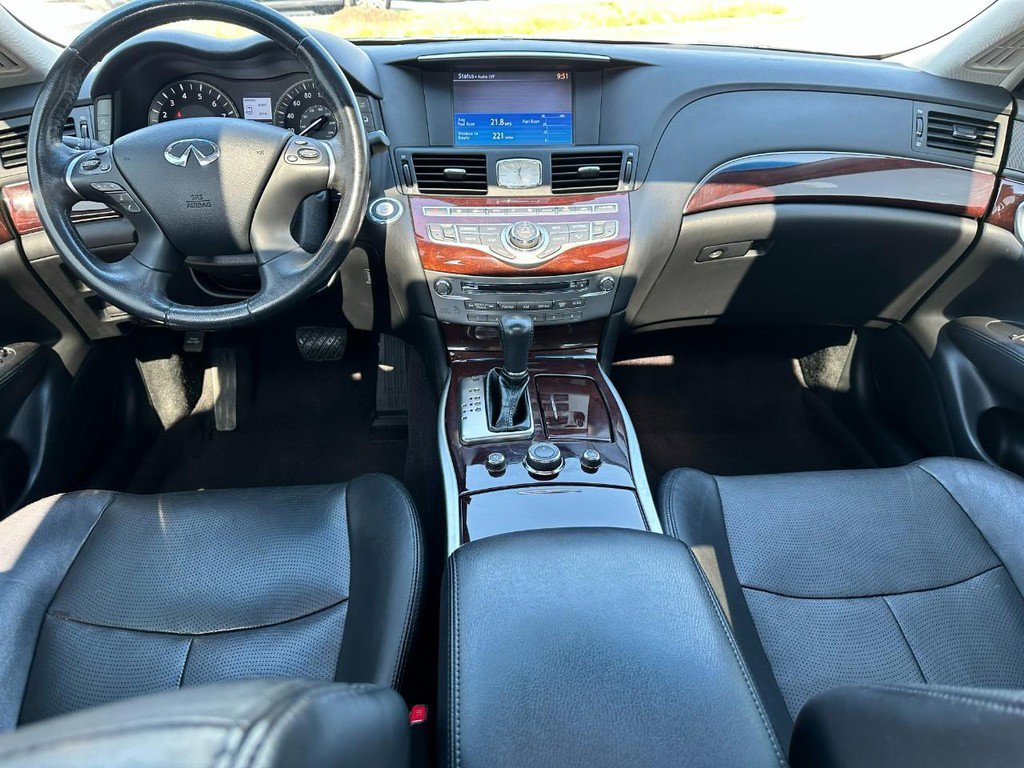 Used 2017 INFINITI Q70 L 3.7 image 10