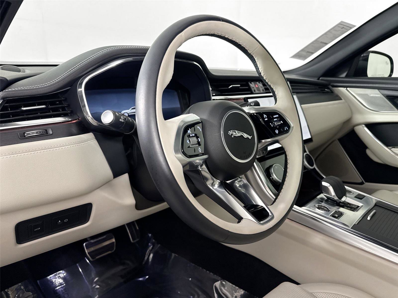 Used 2024 Jaguar XF R-Dynamic SE image 4