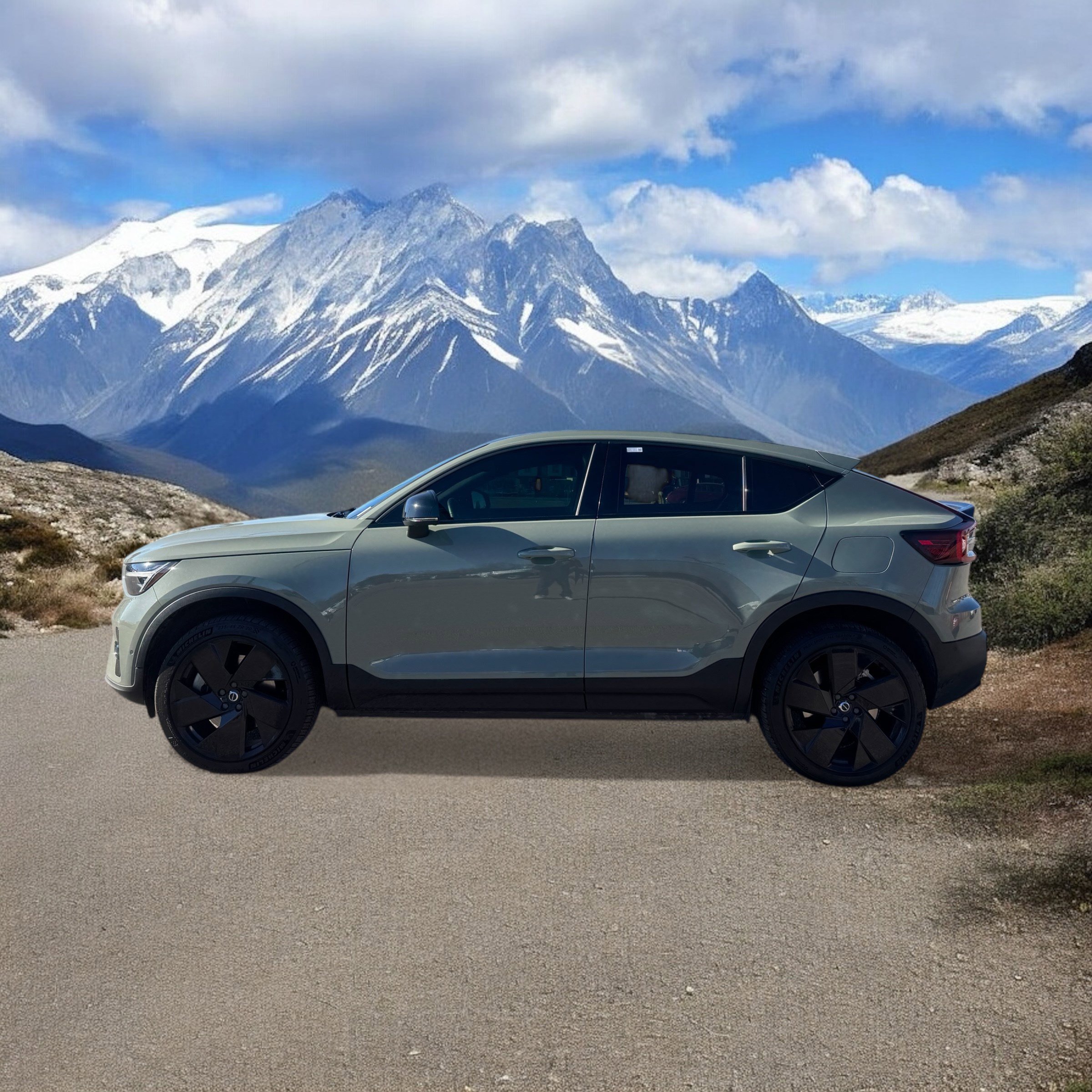 Used 2023 Volvo C40 P8 Recharge Ultimate image 2