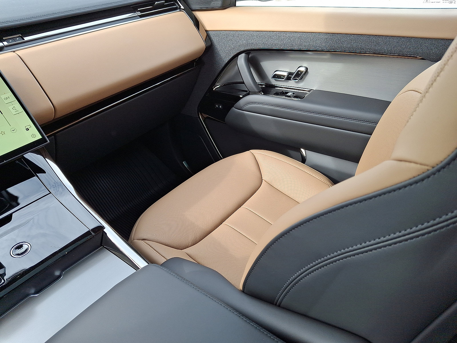 New 2026 Land Rover Range Rover Sport Dynamic SE image 14