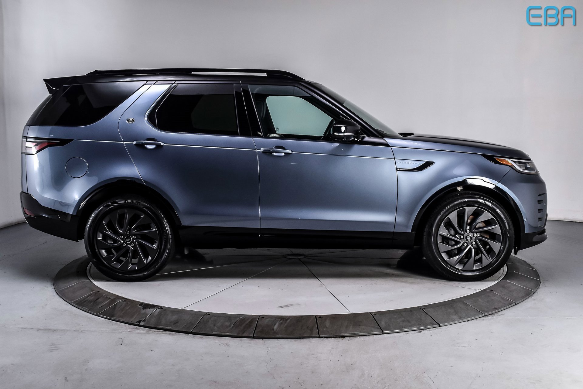 Used 2023 Land Rover Discovery S R-Dynamic image 7
