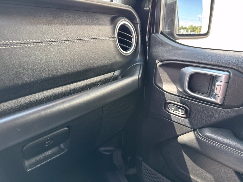 Used 2019 Jeep Wrangler Unlimited Sahara AWD/4WD image 28