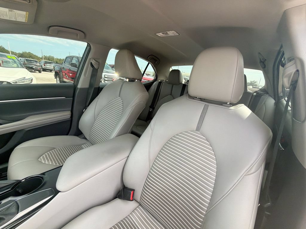 Used 2020 Toyota Camry SE FWD image 23