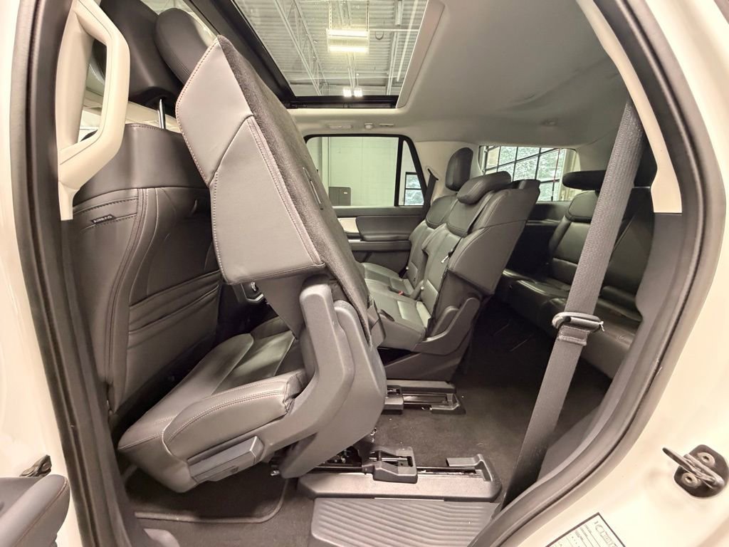 Used 2025 Ford Expedition Active image 22