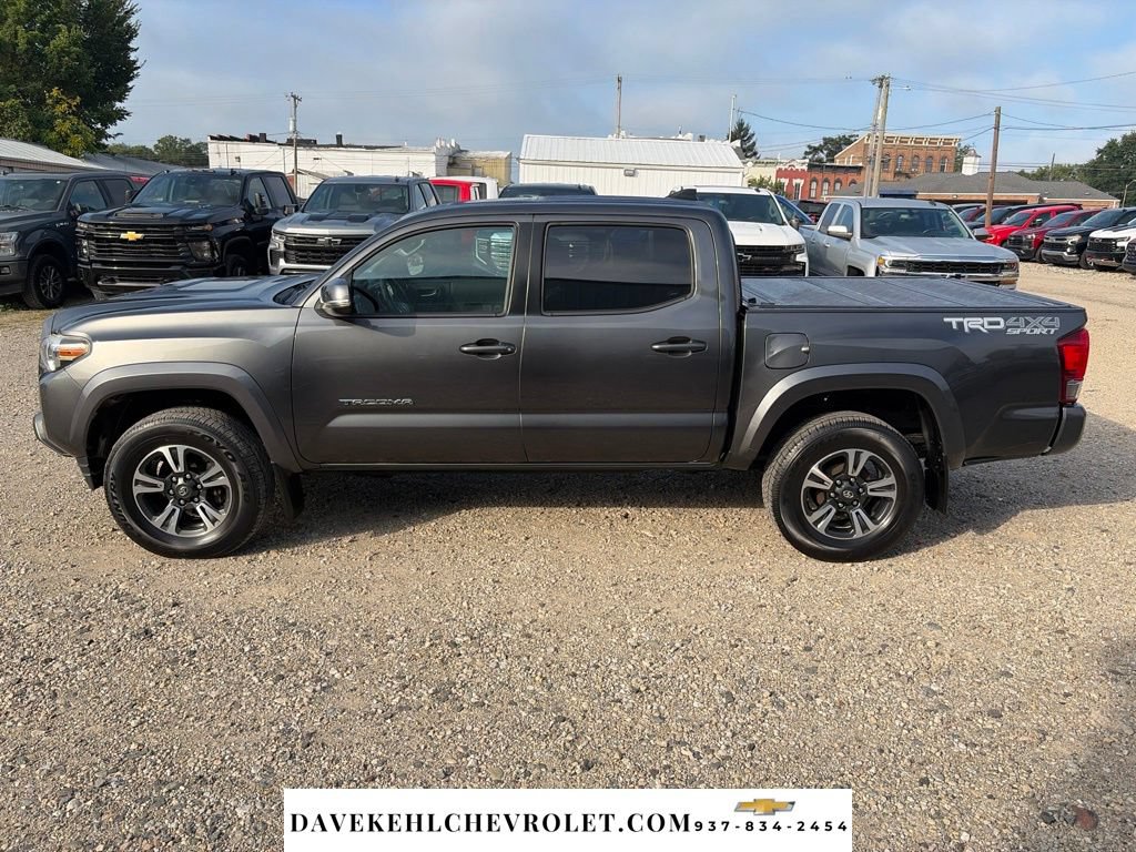Used 2016 Toyota Tacoma TRD Sport AWD/4WD image 2