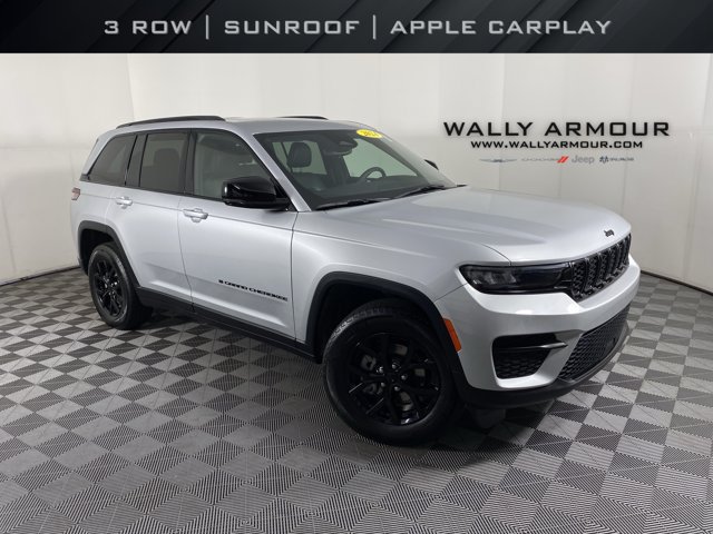Used 2024 Jeep Grand Cherokee Altitude AWD/4WD image 1