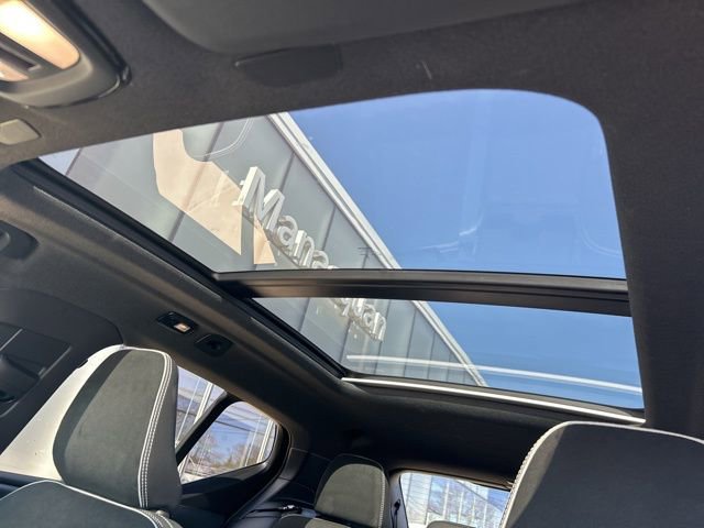 Certified 2025 Volvo XC40 B5 Plus image 27