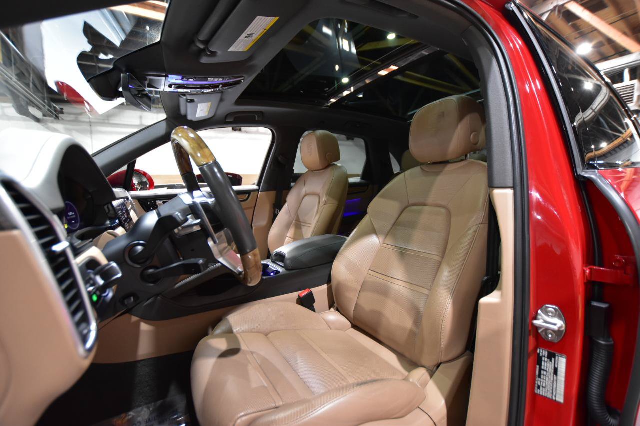 Used 2021 Porsche Cayenne AWD/4WD image 43