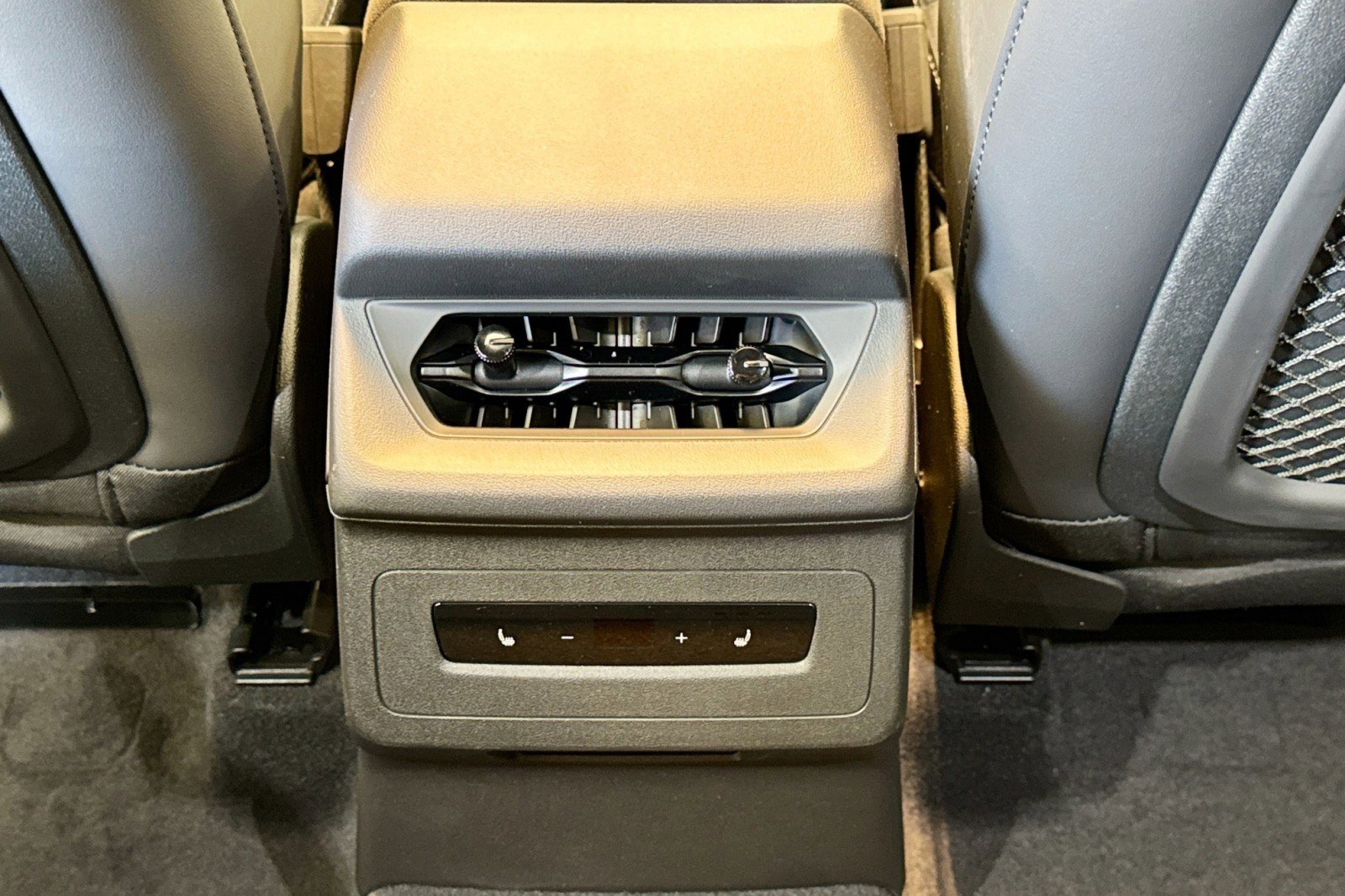 New 2025 Audi SQ6 e-tron Prestige AWD/4WD image 22