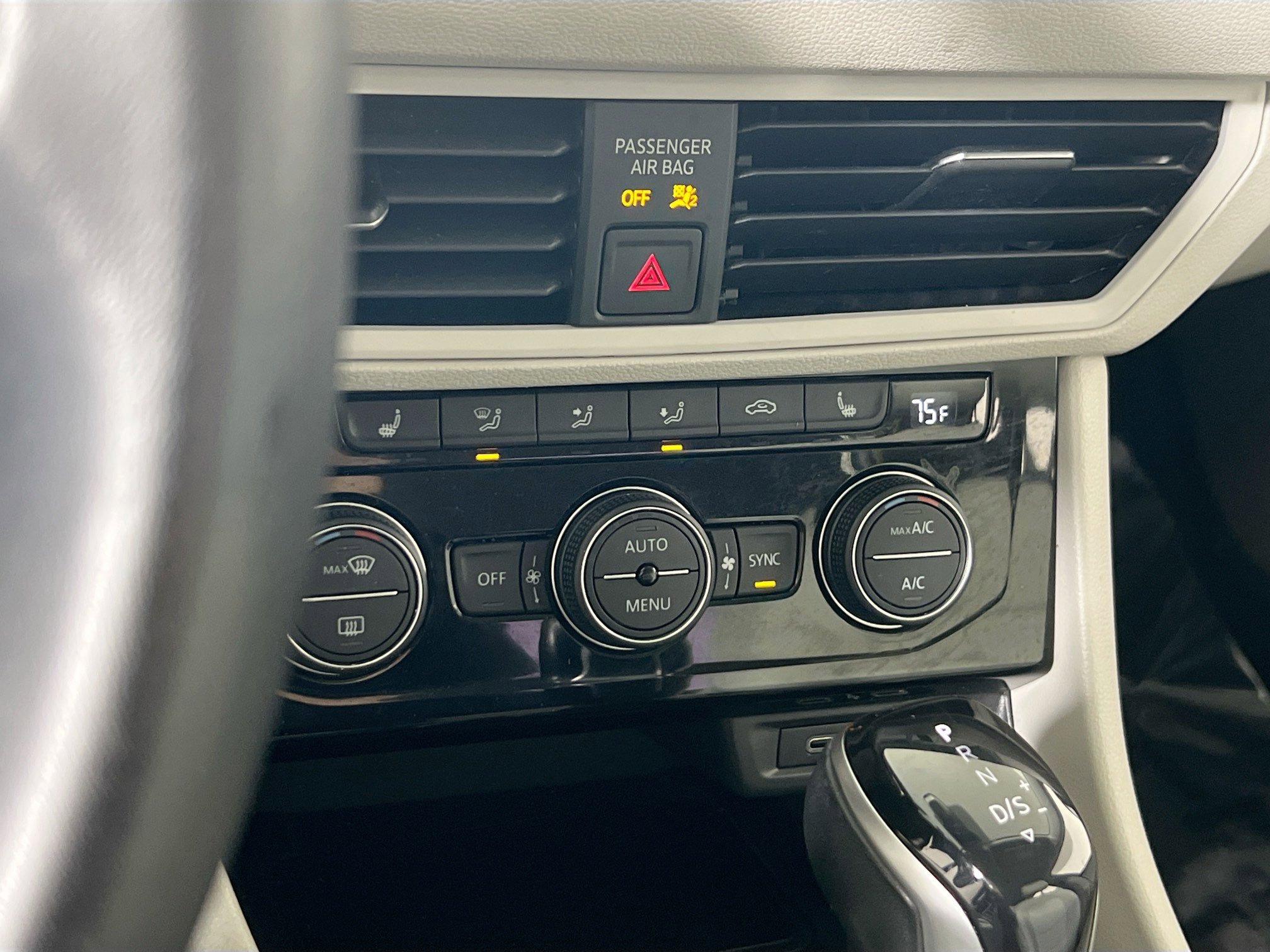 Used 2022 Volkswagen Jetta SE image 15