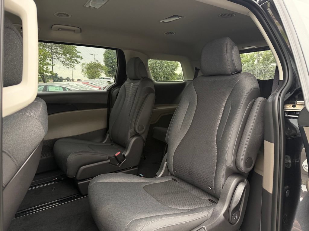 New 2026 Kia Carnival LX FWD image 26